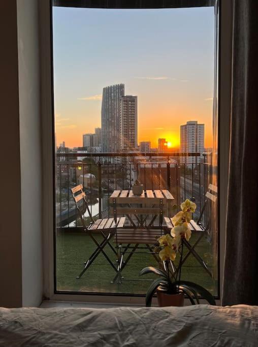 Ferienwohnung Cozy Flat With Balcony London Exterior foto