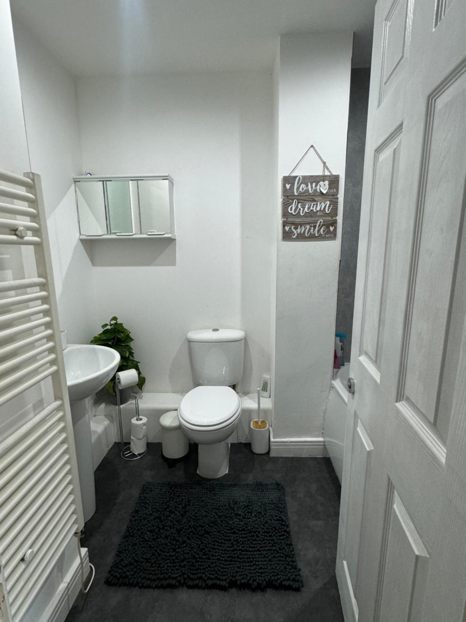 Ferienwohnung Cozy Flat With Balcony London Exterior foto